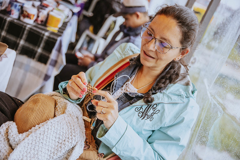 Mujer participando de un taller de la fuga