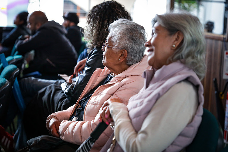 Personas mayores en taller de la FUGA