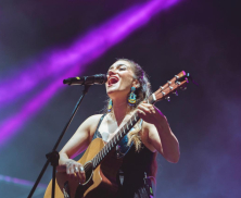 Laura KAlop en concierto