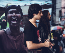 Jovén participando del Laboratorio de Artes Electrónicas dirigido a jóvenes y adultos