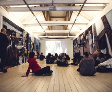Personas en el taller Cuerpos en Resonancia: Yoga y Creación en la FUGA