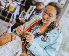 Mujer participando de un taller de la fuga