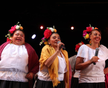Mujeres presentándose en una actividad de la FUGA