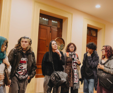 Personas en una exposición de la FUGA