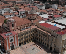 Fotografía aérea de la plazoleta del Colegio Mayor de San Bartolomé