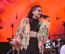 Voz, guitarra y poesía: concierto imperdible de Linda Habitante en la FUGA