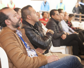 Personas en Actividad en el Muelle de la FUGA