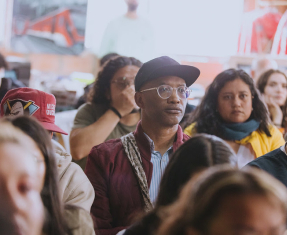 Personas en Actividad en el Muelle de la FUGA