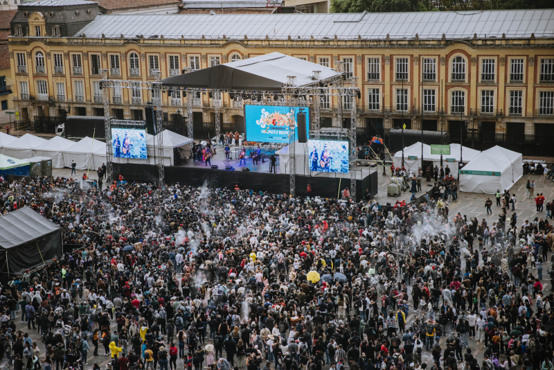 Fotografía del Carnaval Negros Blancos FUGA 2025