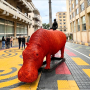 BOGOTÁ RECIBE OFICIALMENTE RESILIENCIA: LA OBRA DEL HIPOPÓTAMO MONUMENTAL LLEGA AL PASAJE MURILLO TORO