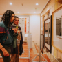 Persona en una exposición de la FUGA