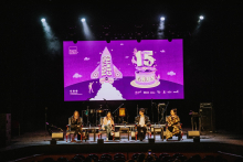 En el salón principal del Teatro Colón, Margarita Díaz, directora de la FUGA estuvo en compañía del equipo de curadores del Festival Centro 2024 conformado por Luisa Piñeros, Juan Antonio Carulla (El Enemigo) y Adriana González Hassig para conversar sobre las novedades que tendrá del Festival Centro 2024 y el reto de programar el primer festival del año en la capital.