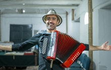 Gregorio Uribe con su acordeón 