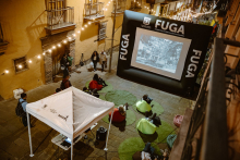 Proyección de cine en la Calle 10 frente a la FUGA